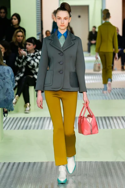 Look 3